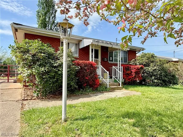 608 32nd St, Vienna, WV 26105