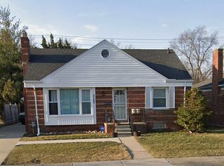 2189 Vernier Rd, Grosse Pointe Woods, MI 48236