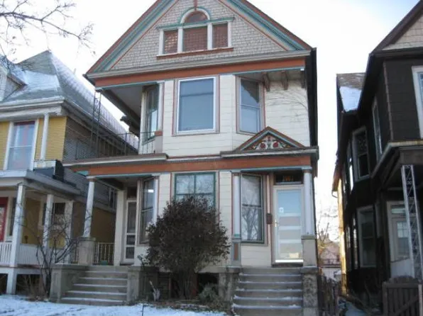 2005 N Newhall St, Milwaukee, WI 53202