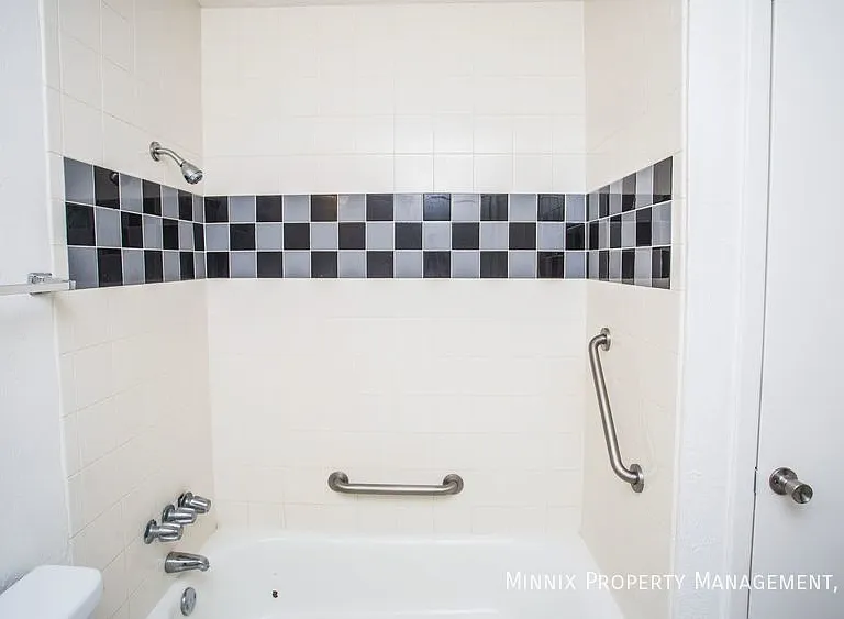 Southern Cross Apartments — Photo 6