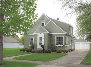14 S California Ave, Morris, MN 56267
