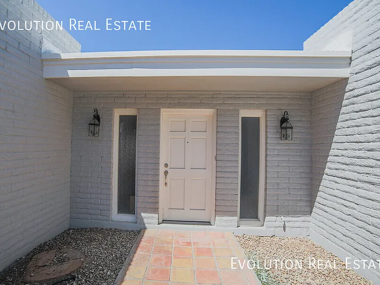 2110 S Shannon Dr — Photo 3