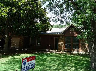 5525 Parliament Dr, Arlington, TX 76017