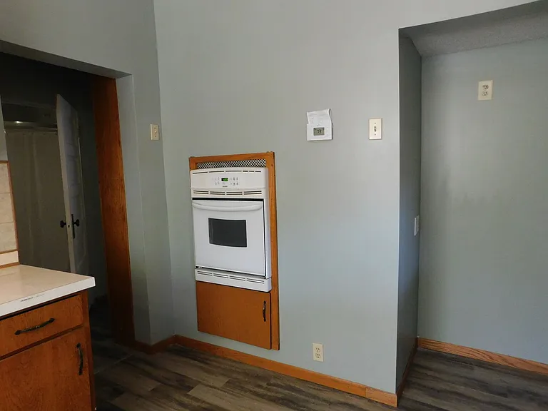 113 S Oak St — Photo 5