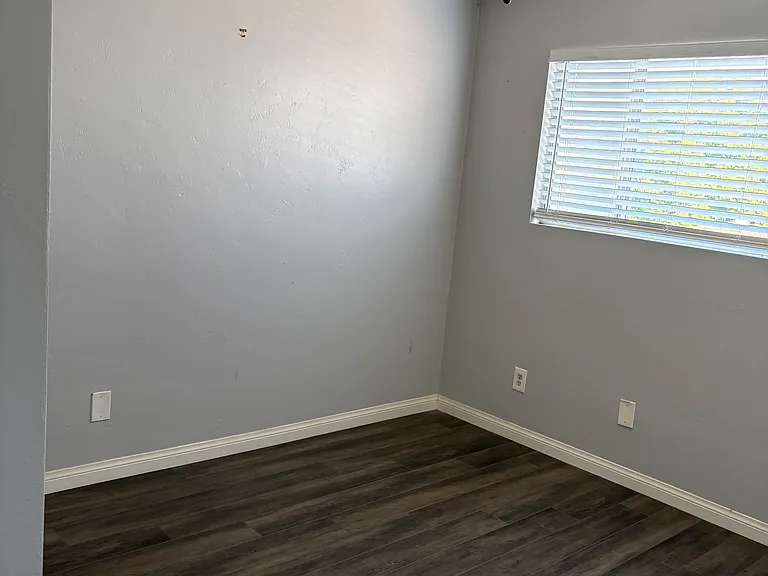 1040 Hoover Ave — Photo 6