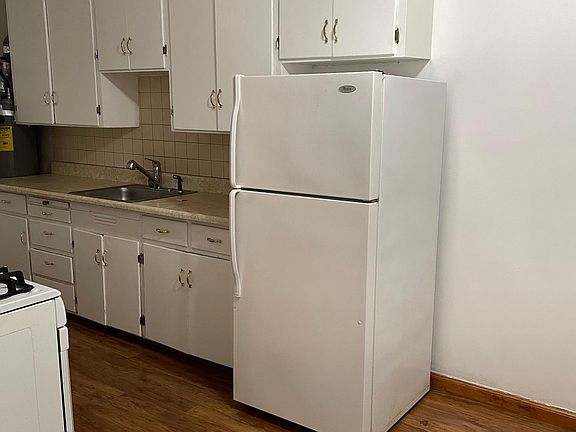 5th image of 145 Goodyear St #1