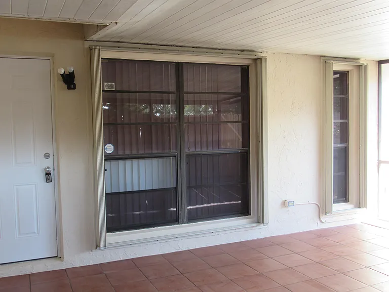 1065 Manor Dr — Photo 17
