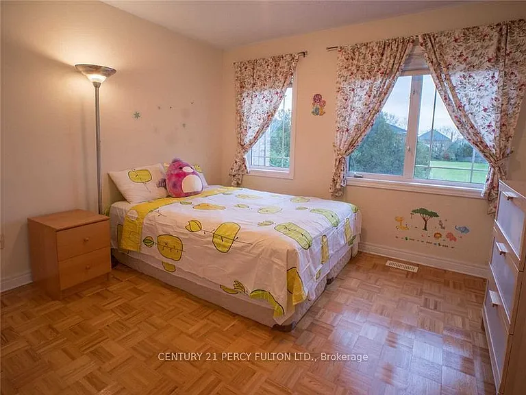 14 Montesano Cres — Photo 10
