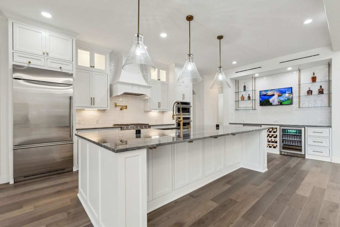 Chefs kitchen with ultra high end appliances Monogram and Cafe. Quarzite island