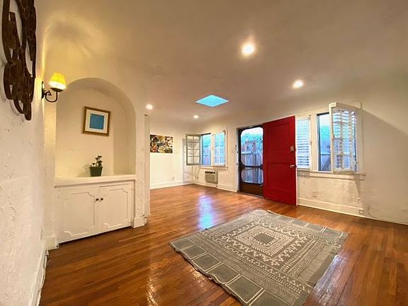 5th image of 6107 Saturn St #B