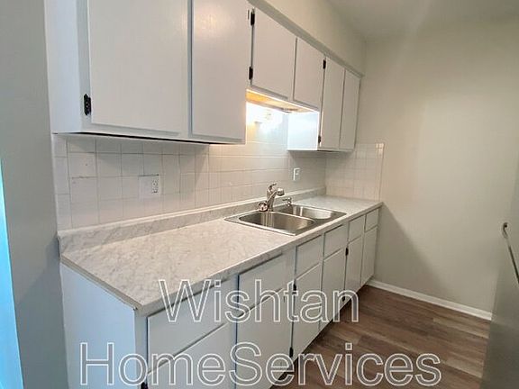 3rd image of 204 N Charleston Blvd APT 2