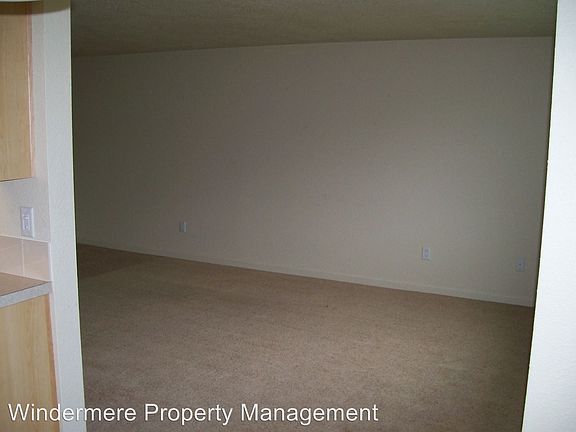 3rd image of 1910 J St APT 105