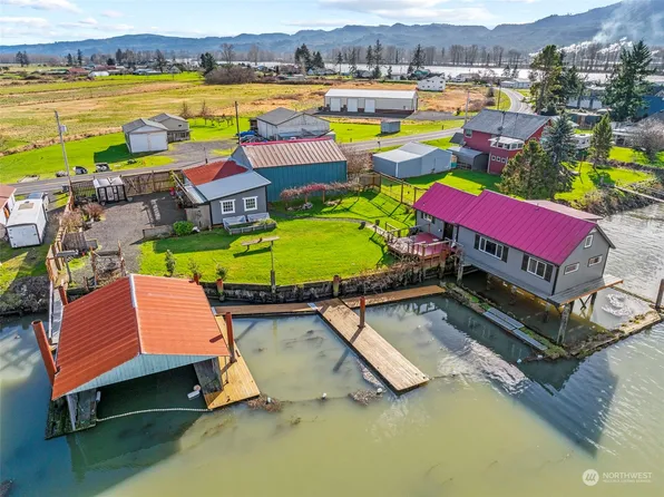 240 S Welcome Slough Road, Cathlamet, WA 98612