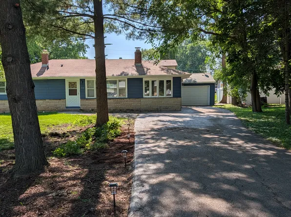 313 N Kent Rd, McHenry, IL 60051