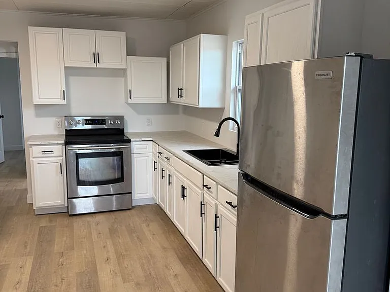 1119 S Main St — Photo 6