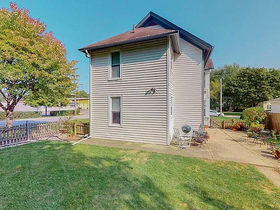 3rd image of 328 N 5th St #1