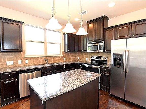 4th image of 2398 Whiteoak Ct SE