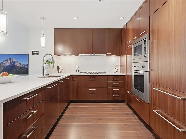 10700 NE 4th St #1006 — Photo 6