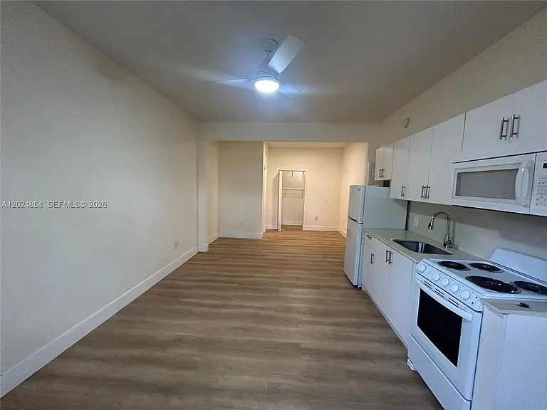 2000 Monroe St #8 — Photo 6