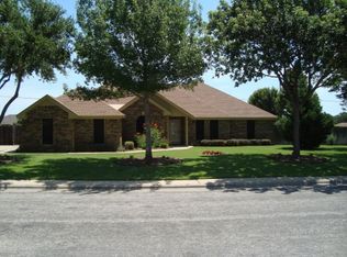 2400 Cherrylawn Dr, Taylor, TX 76574