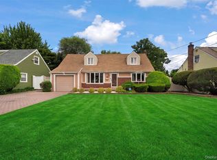 868 Spring Ave, Uniondale, NY 11553
