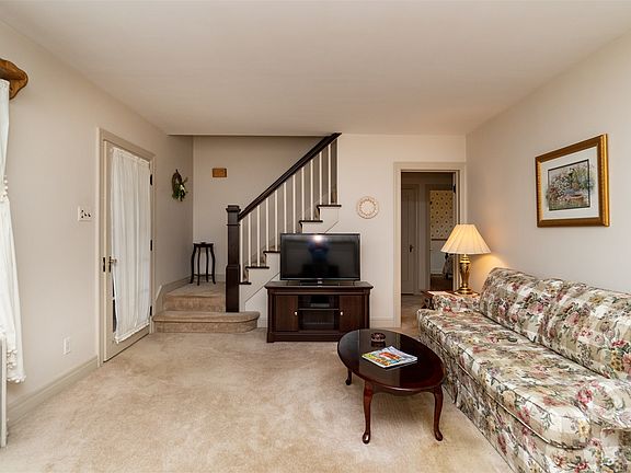 2nd image of 26 Berncliffe Dr