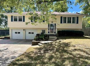 3425 W 9th Ct, Lawrence, KS 66049