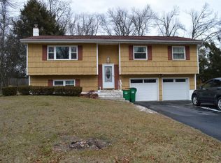 30 Reggie Dr, Wappingers Falls, NY 12590
