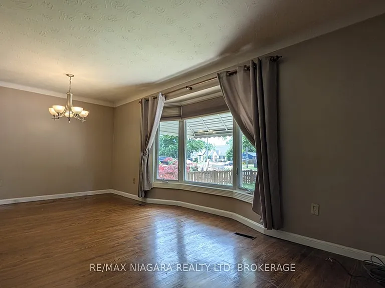624 Bunting Rd — Photo 3
