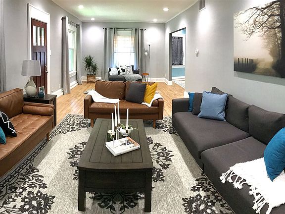 2nd image of 3022 E Broadway