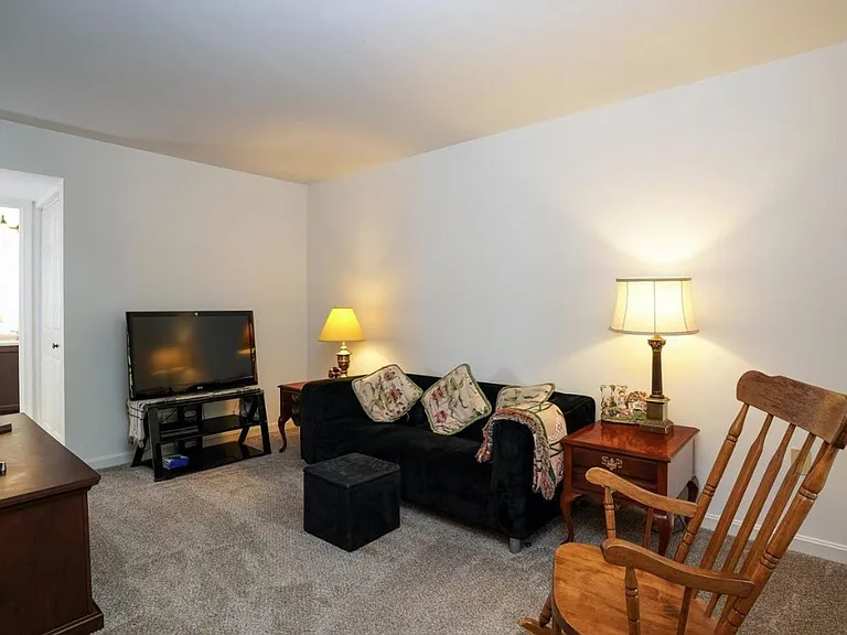 900 Skyview Dr — Photo 9