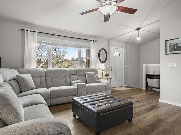 3rd image of 3266 Box Hill Road