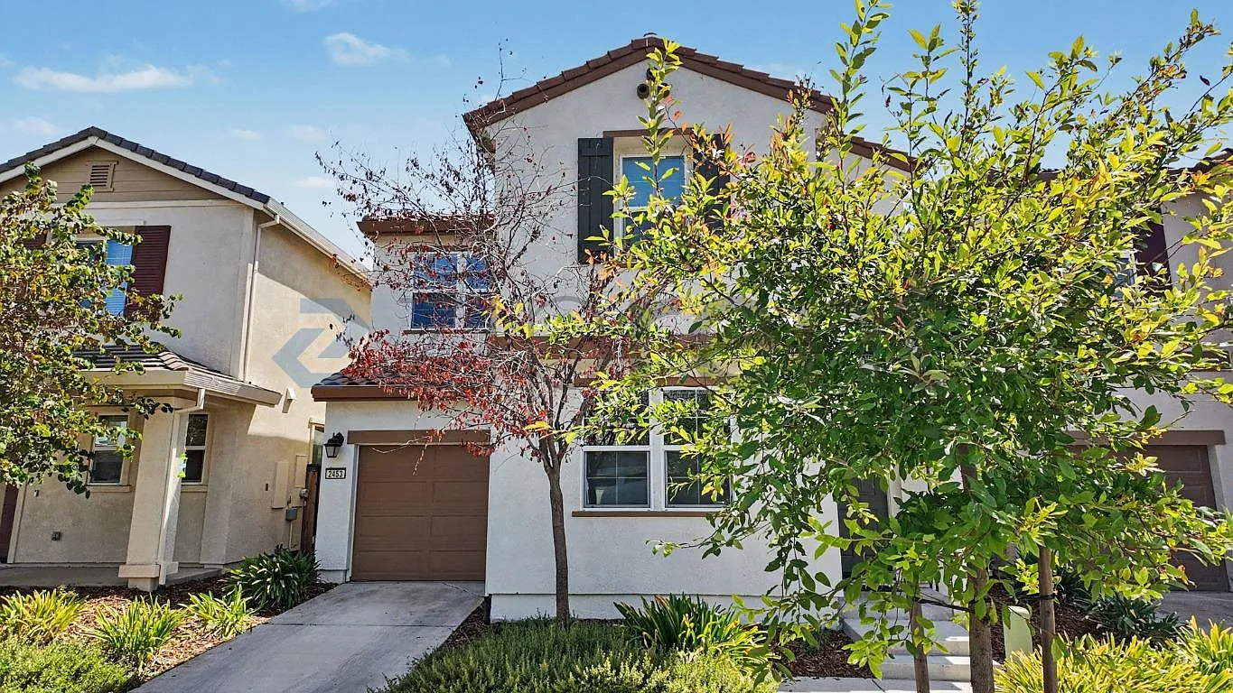 4 bed, 1996 sqft, $3,200 — Photo 1