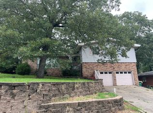 402 Pickwick Ln, N Little Rock, AR 72118
