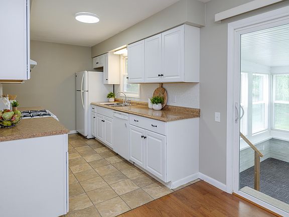 5th image of 22977 Grandeur Ave