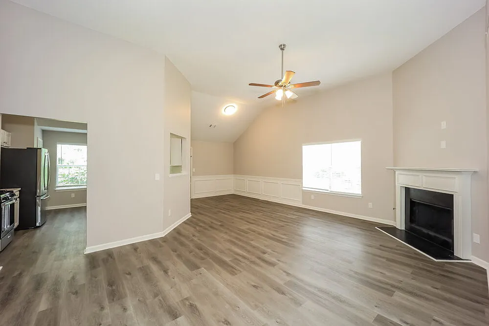 3 bed, 2.0 bath, 1856 sqft, $2,580 — Photo 3