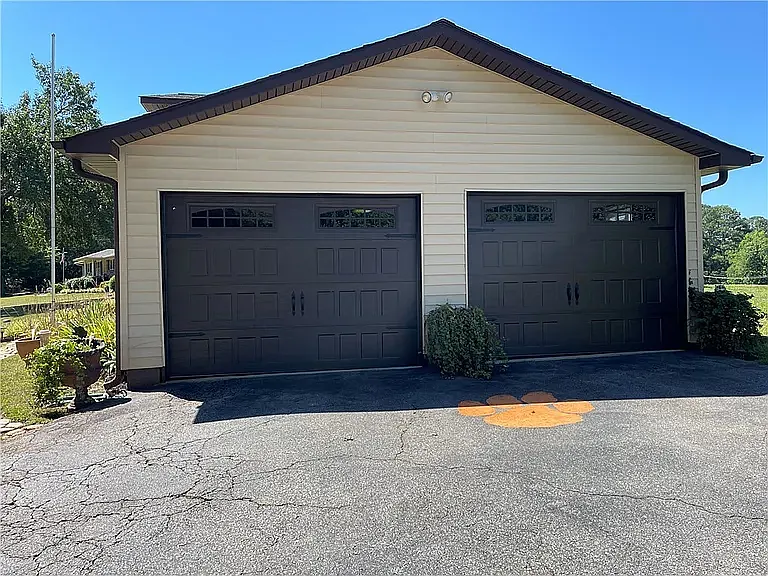 1112 Porter Rd — Photo 12