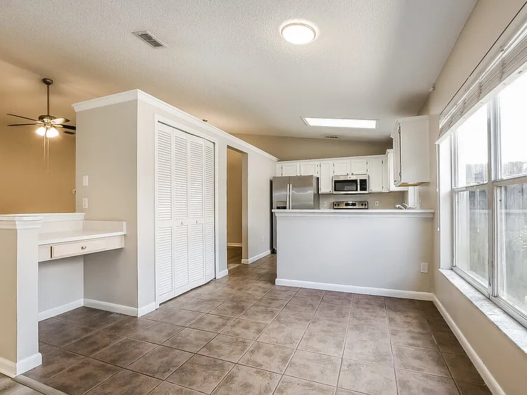 1912 Windsor Oak Dr — Photo 6