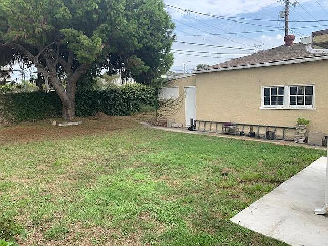 8624 Lilienthal Ave — Photo 34