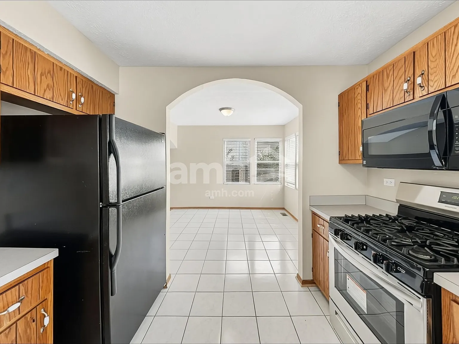 4 bed, 2.5 bath, 1841 sqft, $3,225 — Photo 3