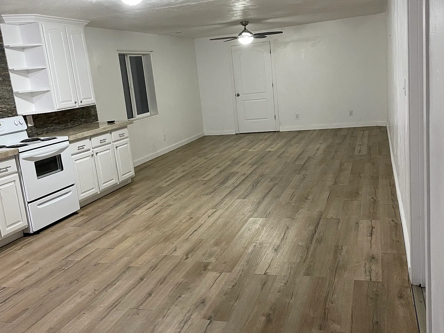 2 bed, 800 sqft, $1,000 — Photo 2