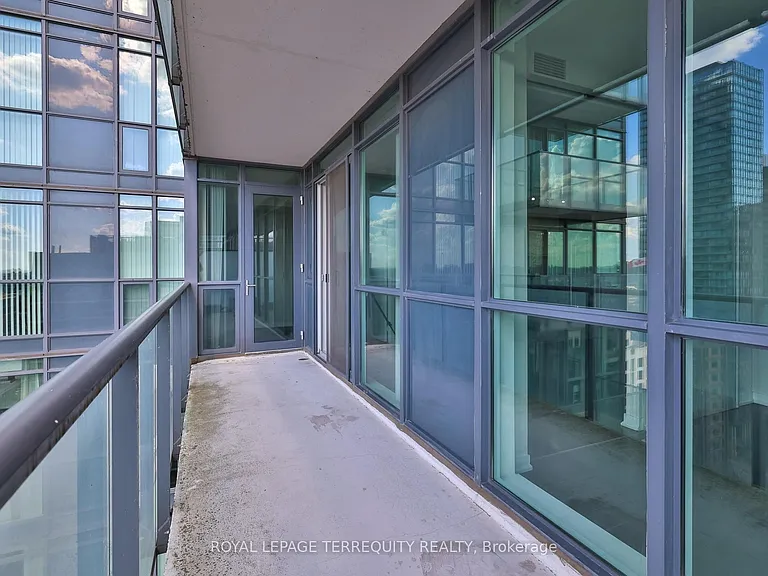 770 Bay St #2412 — Photo 38