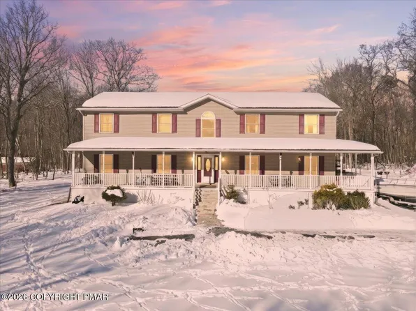 218 Spruce Run Dr, Dingmans Ferry, PA 18328