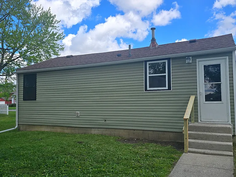401 Dillrose Dr — Photo 2