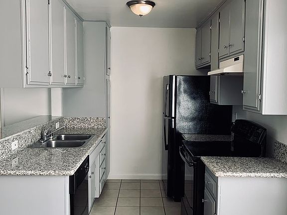 3rd image of 3731 Jasmine Ave #5