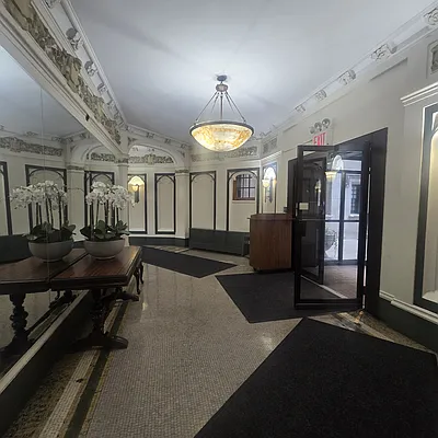 Entry / hallway, photo 1