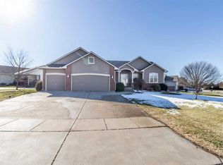 8701 W Oak Ridge Cir, Wichita, KS 67205