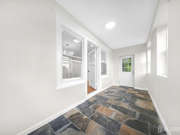 4th image of 16 Lincoln Ave