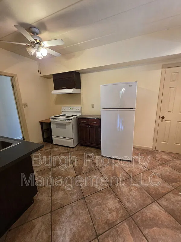 Pinehurst Condominiums — Photo 3