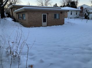 1587 N McKinley Rd, Lake Forest, IL 60045